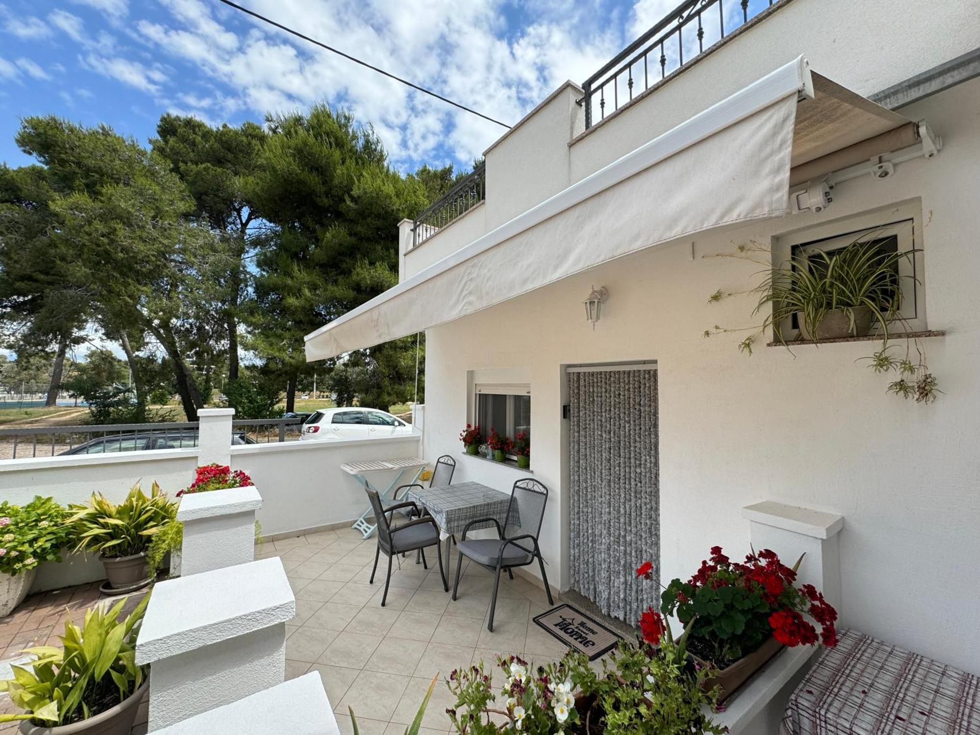 Studio Apartments With Terrace Near Sea - Angela'S Apartments Zadar Exterior foto